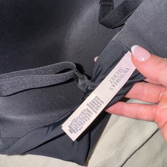 Like new: Lightly-Lined Wireless Bra by Victorias Secret 38DDD in Black - Picture 3 of 3